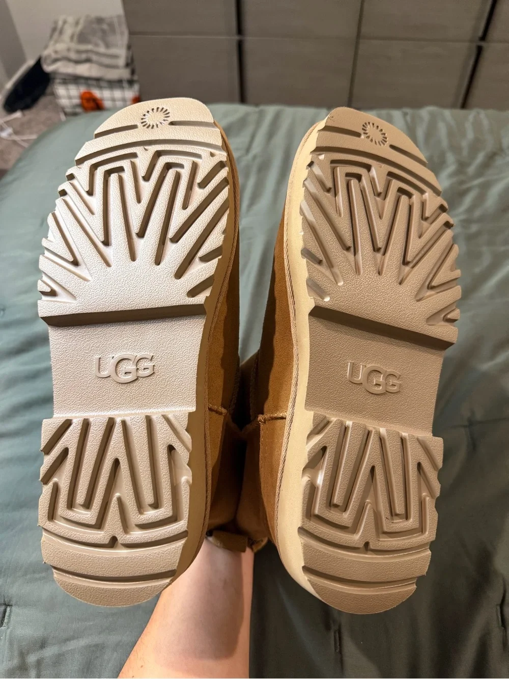UGG Classic Short Shearling Boots in Chestnut/Tan